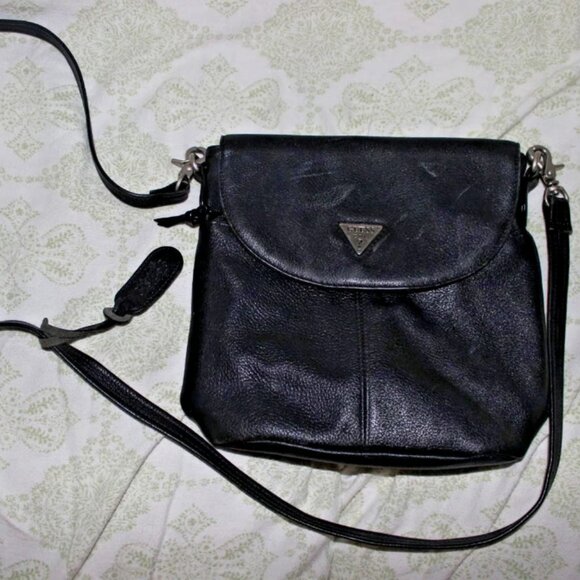 Vintage Black Leather Style GUESS Purse With Long Clip Shoulder Strap Zipper Y2K - Picture 1 of 6